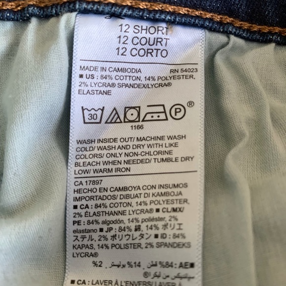 Old Navy Curvy Jeans - Picture 4 of 6